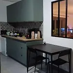 Le Confort Proche De L'etang Дом отдыха *